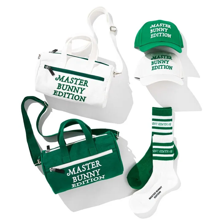 マスターバニーエディションのバッグ、キャップ、靴下の写真。白と緑を基調としたデザイン。