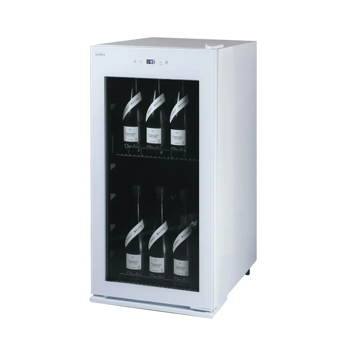 白を基調としたLefierの日本酒セラー内部