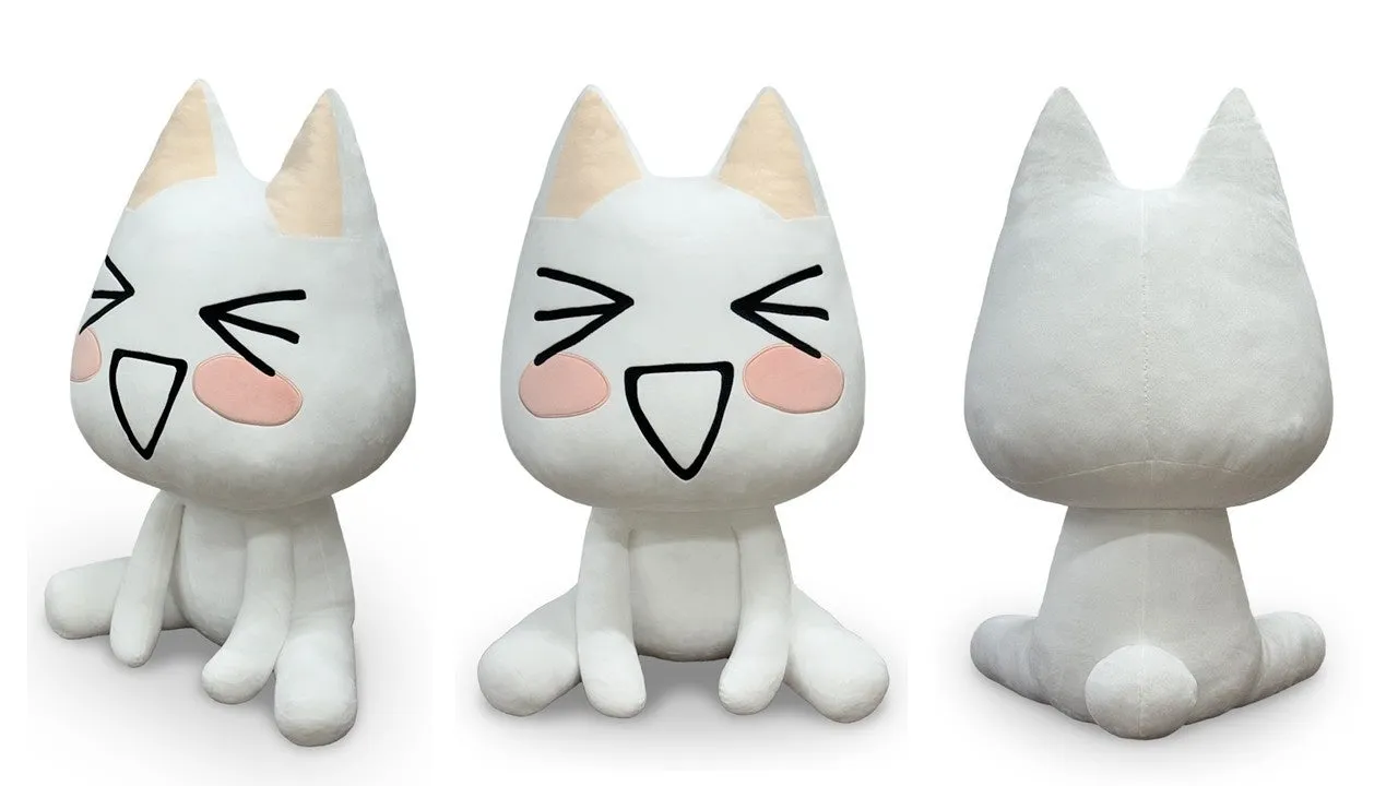 白猫のぬいぐるみで、顔には黒い目と口が描かれ、頬にはピンク色の模様があります。さまざまな角度から撮影されており、正面、側面、背面が写っています。