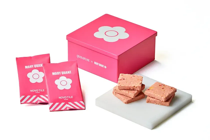 MARY QUANTのお菓子、ピンク色の箱