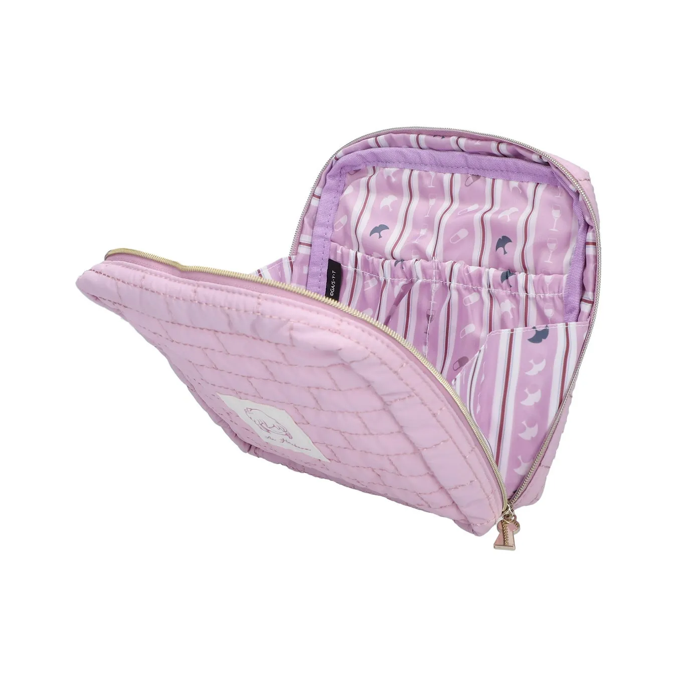 ピンク色のキルティング加工された化粧ポーチ。内側はストライプと模様があり、ジッパーで開閉する。