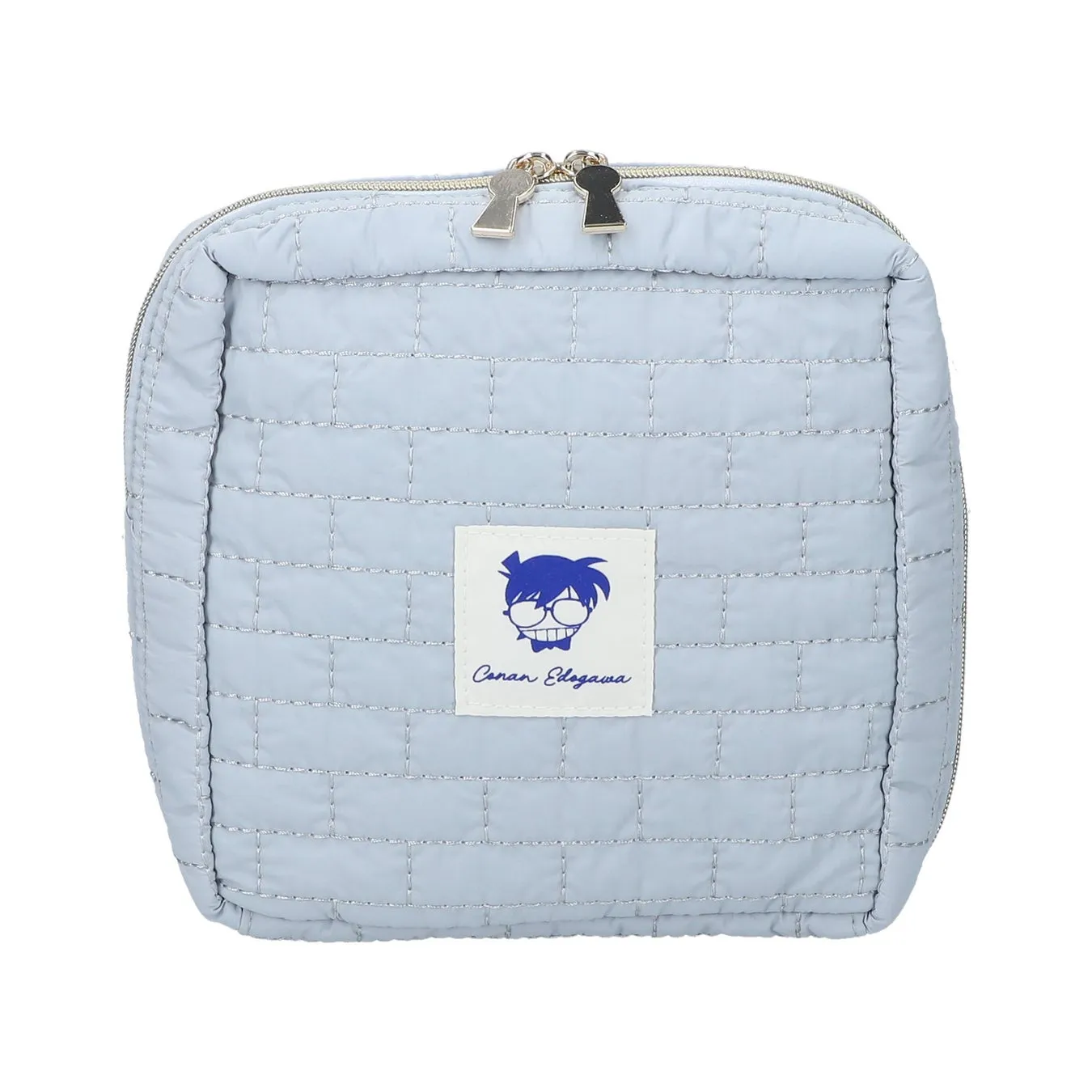 水色のキルティングポーチ。コナン・エドガワのロゴとキャラクターがプリントされています。