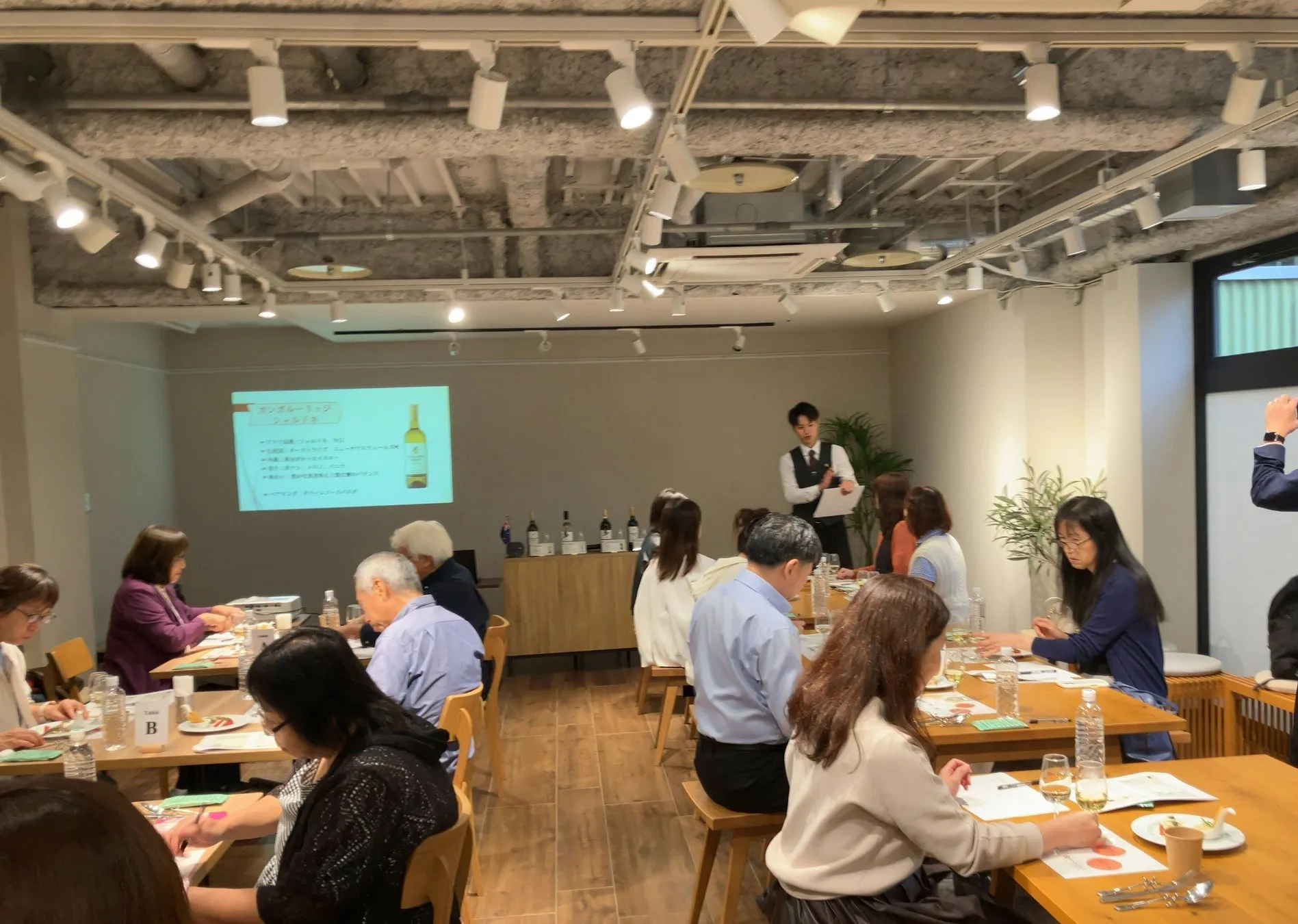 ワインテイスティング講習会の様子