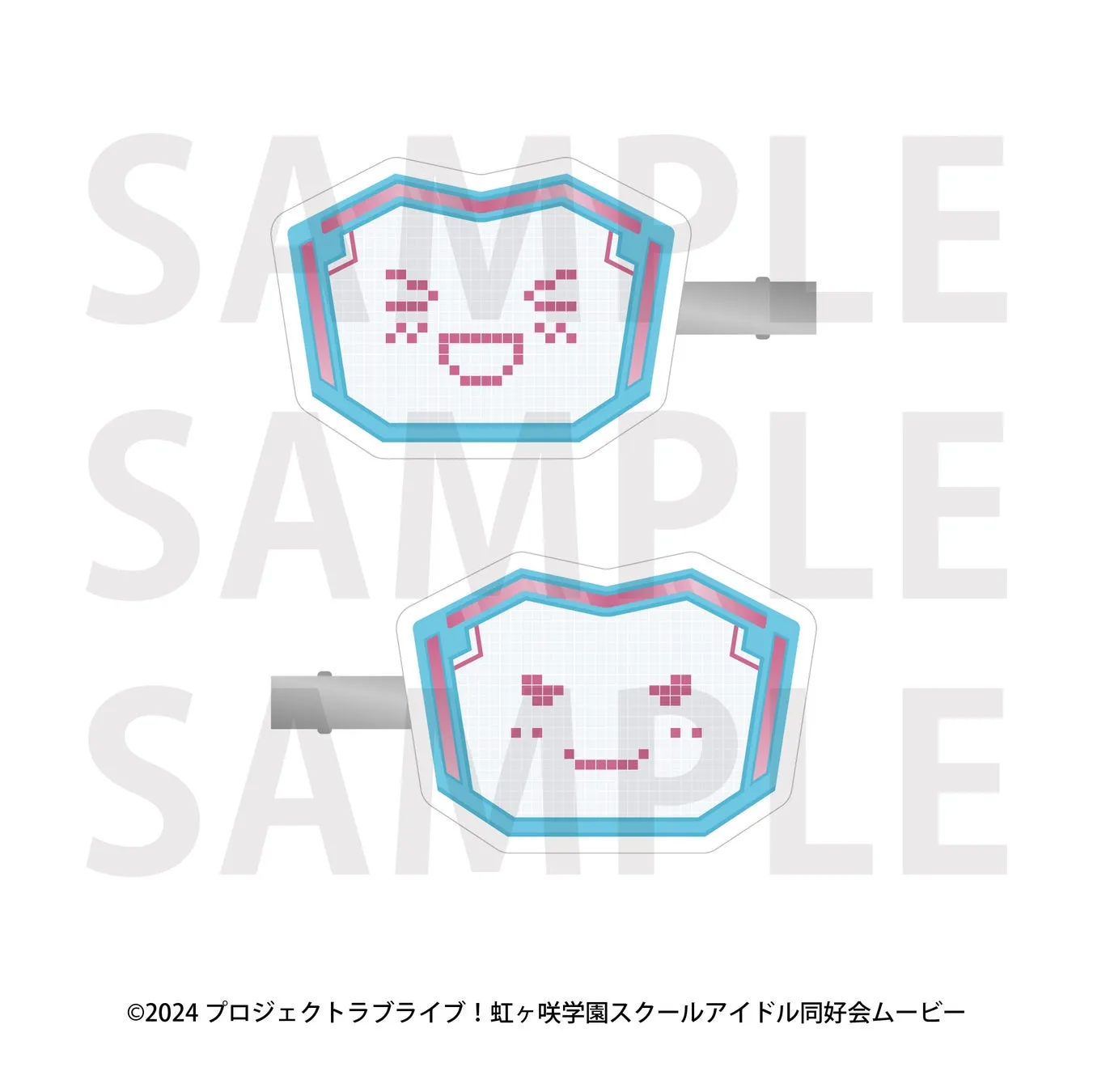 笑顔の顔のデザインが施された、水色とピンクの縁取りがされた長方形のバッジ