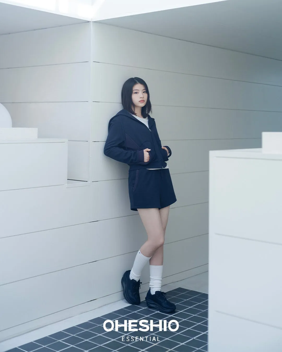 出口夏希さん着用のOHESHIOエッセンシャルライン