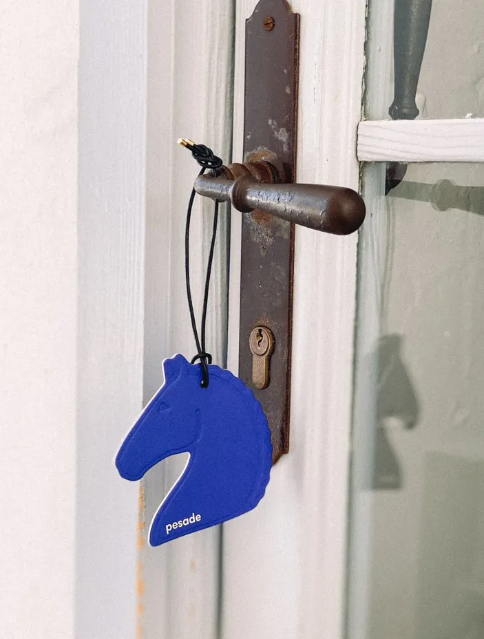 pesade 青い馬のフレグランスタグ