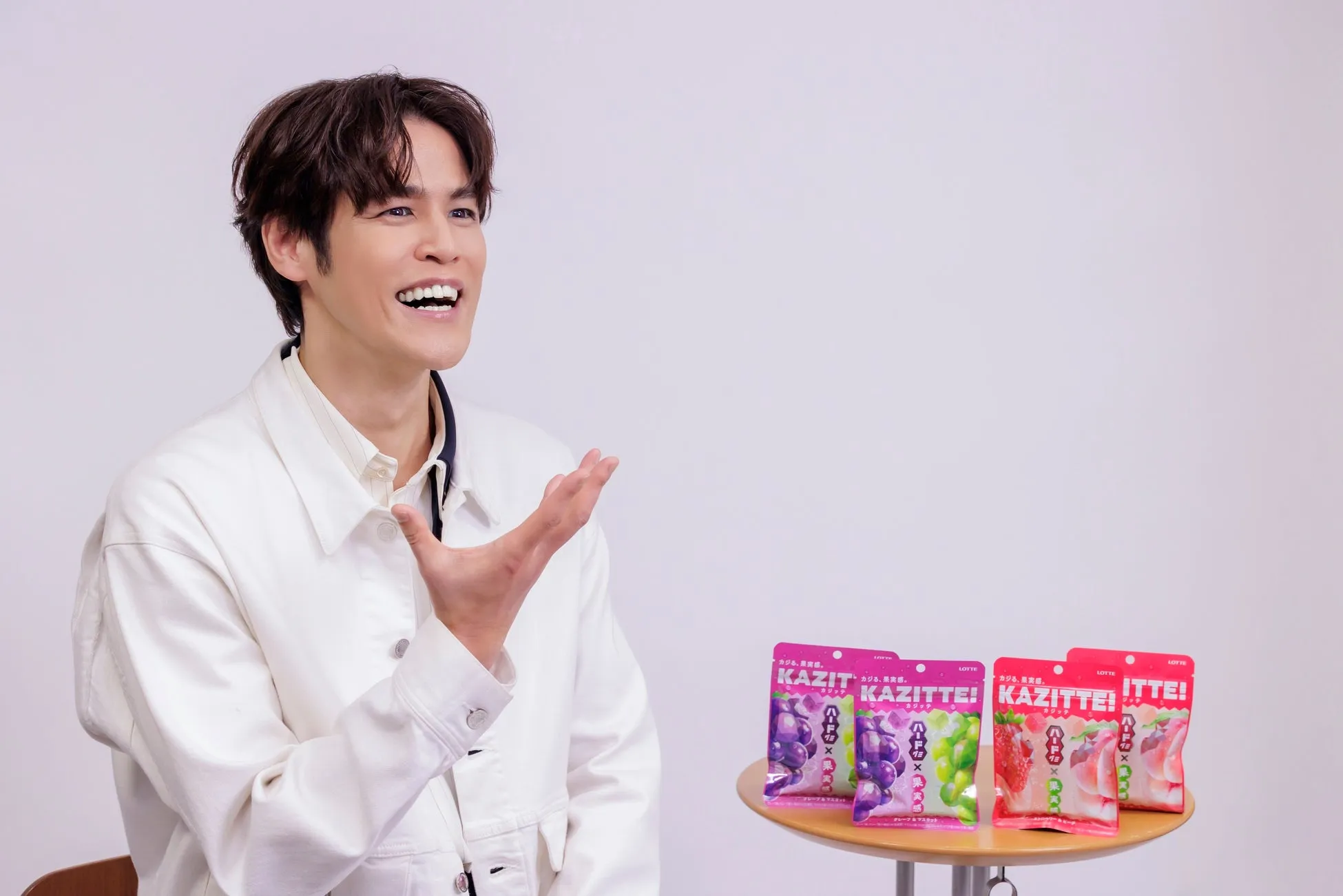 カジッテを持つ宮野さん