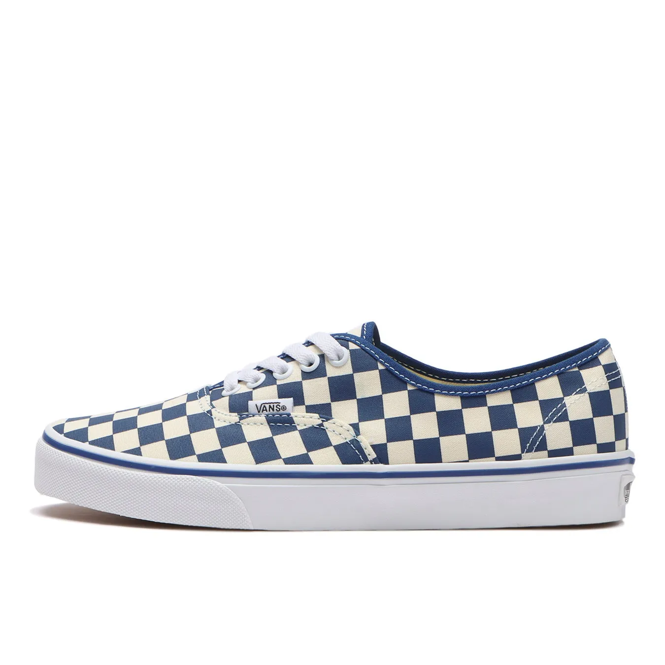 青と白の市松模様のVansのスニーカー