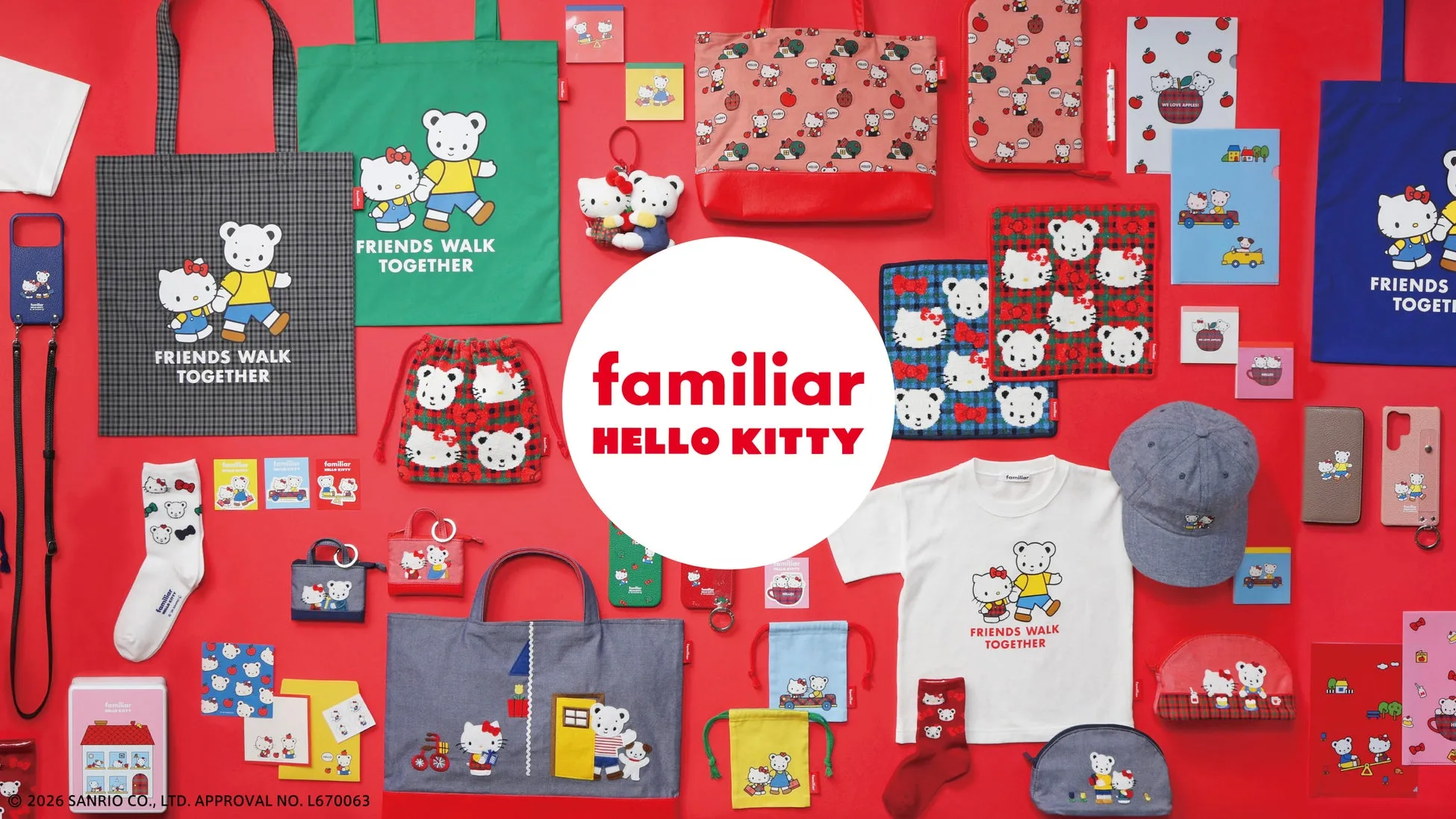 様々なfamiliarとHELLO KITTYのコラボグッズが並べられた写真