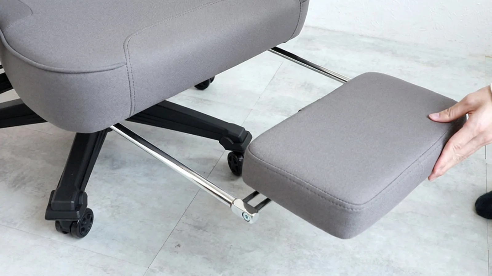 伸縮フットレストのクローズアップ