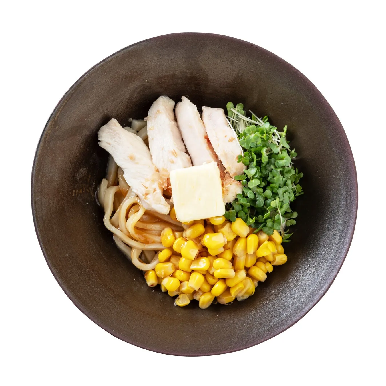 鶏肉とコーンがトッピングされたうどんの料理の写真です。