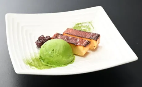 宇治の濃厚抹茶あいすと十勝カタラーナ