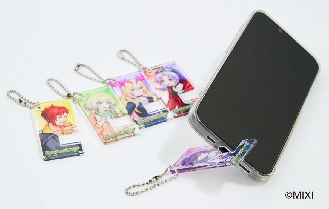 スマホに装着されたスタンドと、それに連なるキャラクターキーホルダーが写っている写真。キーホルダーにはアニメのキャラクターが描かれている。