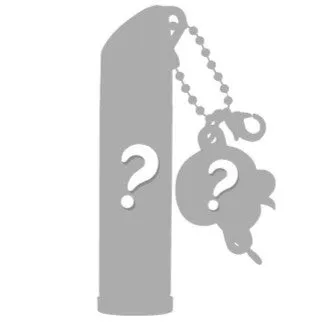 シルエットのキーホルダーの画像です。メインのキーホルダーと、小さなキャラクター型のキーホルダーが付いています。どちらにもクエスチョンマークが描かれています。