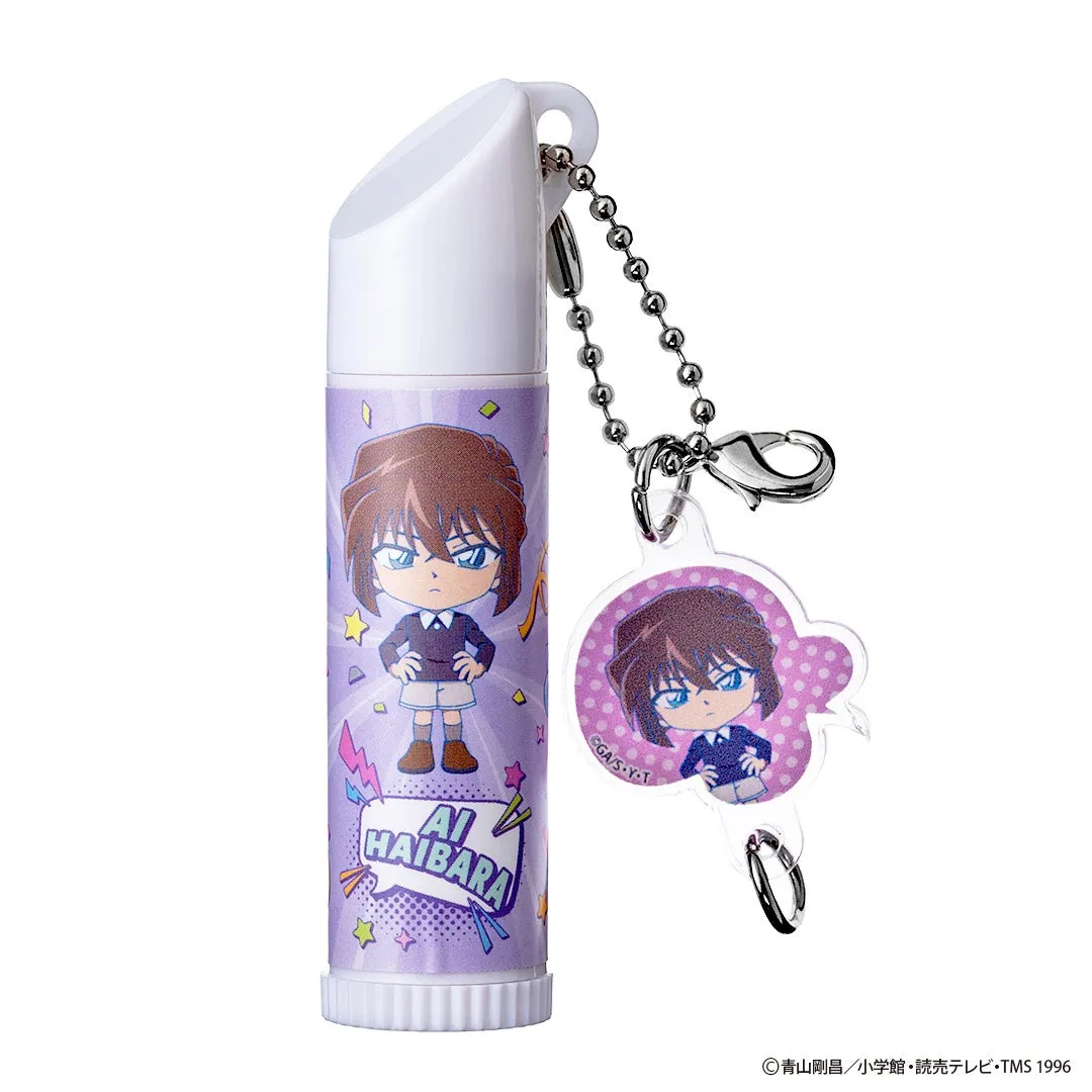 灰原哀のキャラクターが描かれたリップクリームとキーホルダーのセット。キーホルダーには灰原哀のイラストが描かれており、リップクリームにも同じデザインが施されている。