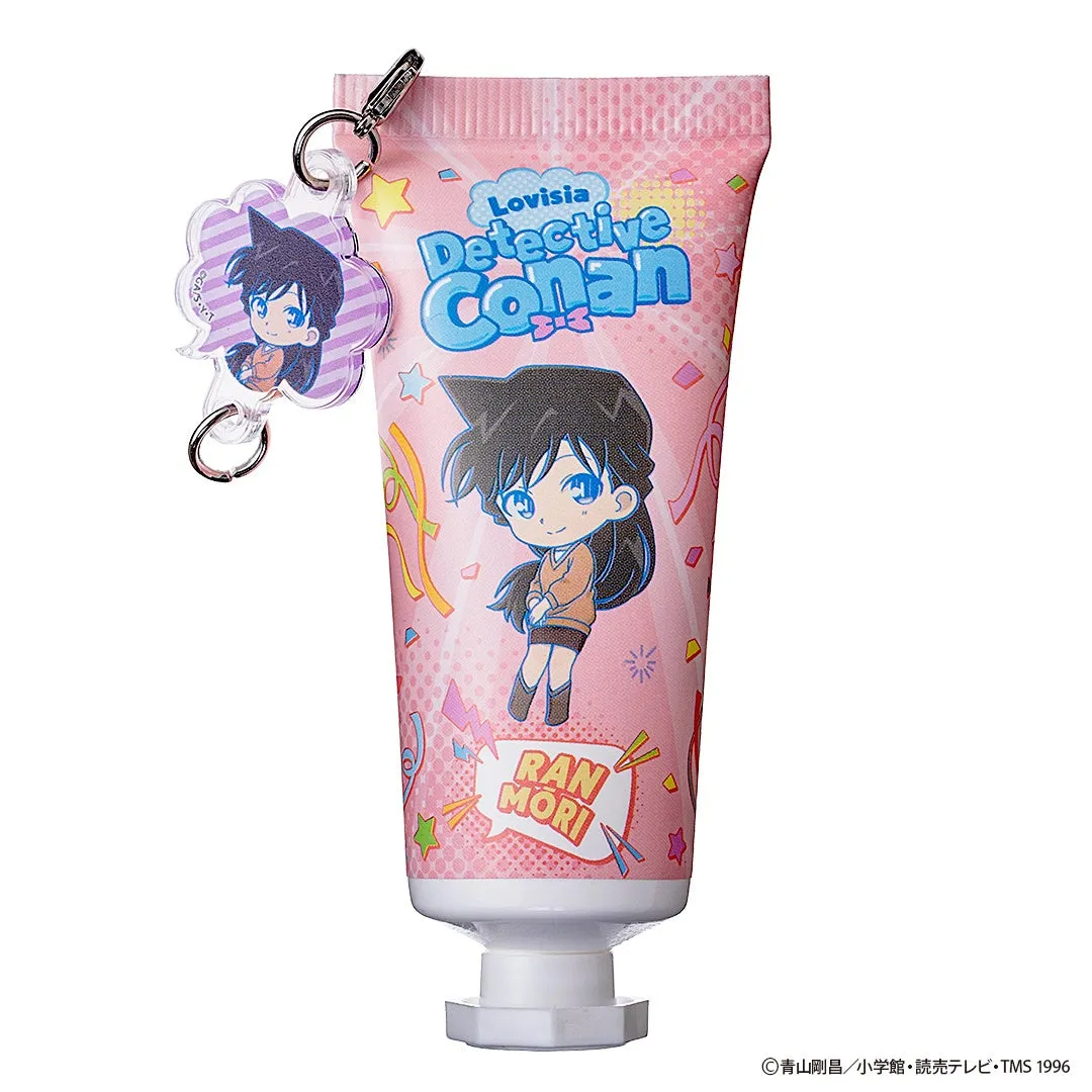 名探偵コナンのキャラクターである毛利蘭が描かれたハンドクリームのパッケージ。ピンク色の背景にキャラクターイラストとロゴが配置され、キーホルダーも付属している。