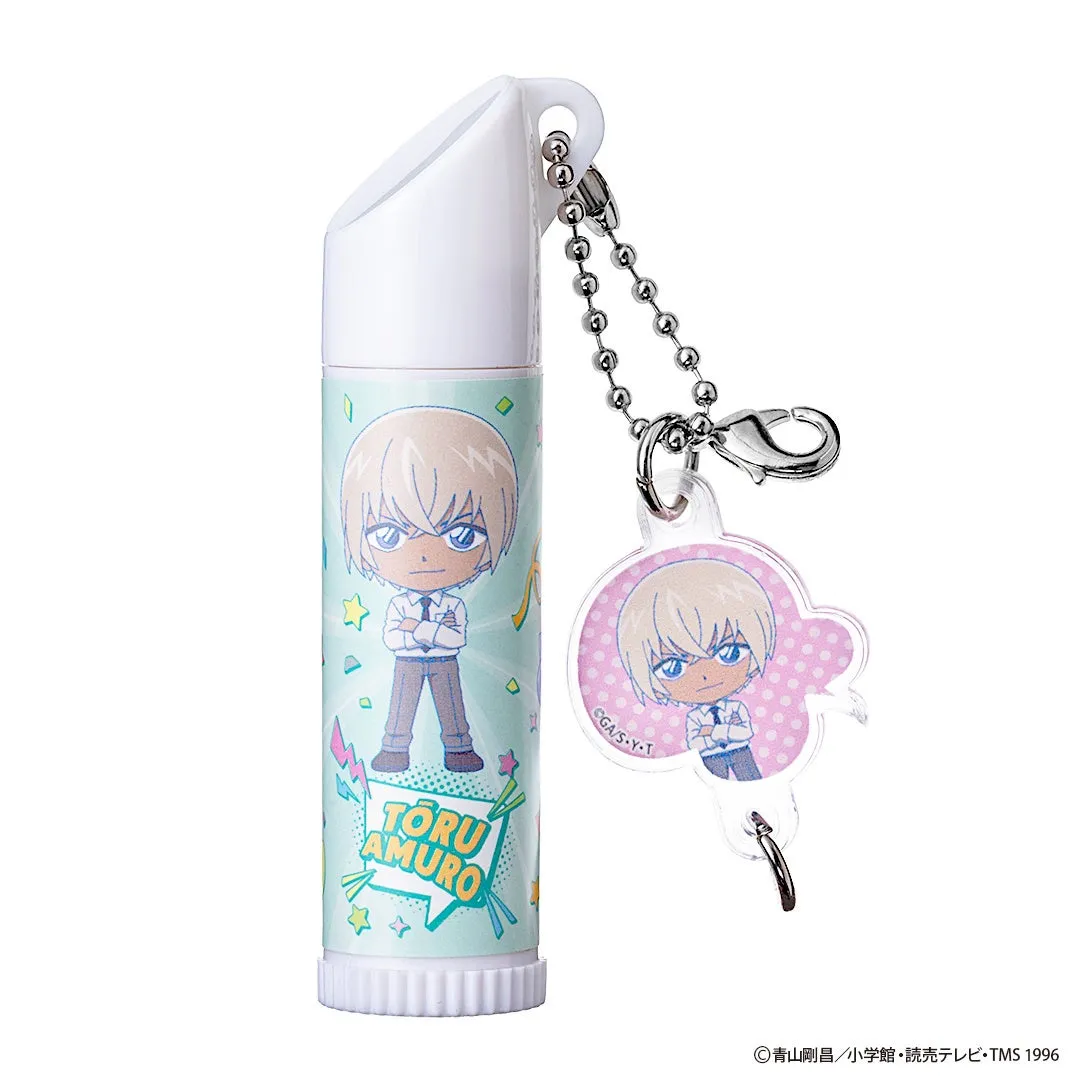 安室透のキャラクターが描かれたリップクリームとアクリルキーホルダーのセットです。リップクリームは水色の背景に安室透のイラストと「TORU AMURO」の文字がデザインされています。アクリルキーホルダーはピンクの背景に安室透のイラストが描かれています。