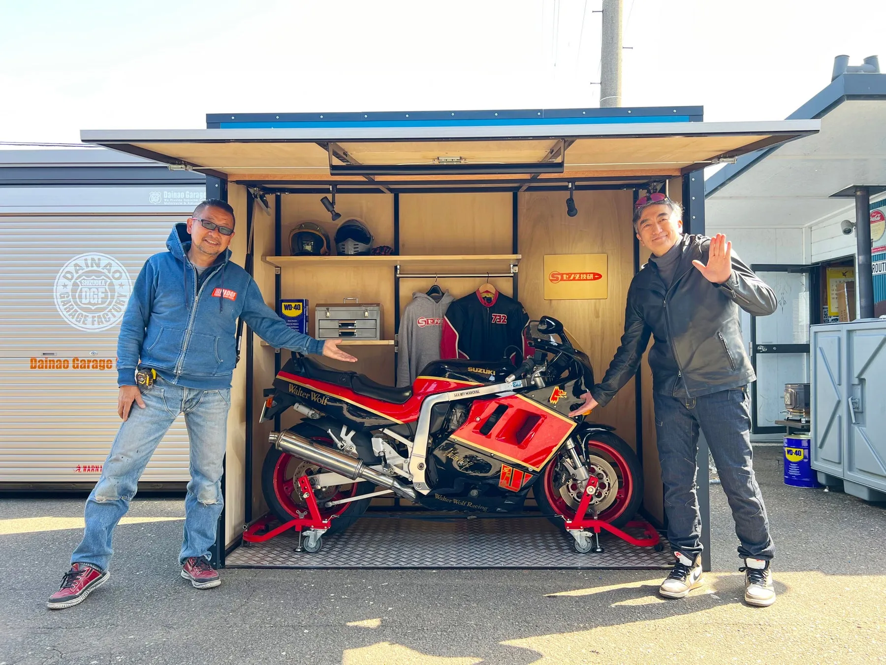 開発チームと思われる二人の男性