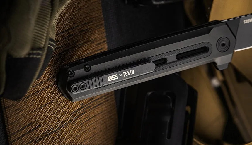 ナイフのハンドルに「E x TEKTO」ロゴ