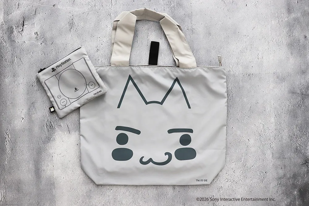PlayStationのグッズセット。白を基調としたバッグとポーチで、バッグには猫の顔が描かれている。