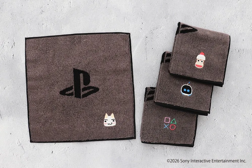 PlayStationのロゴやキャラクターが刺繍されたハンドタオルが写った写真です。