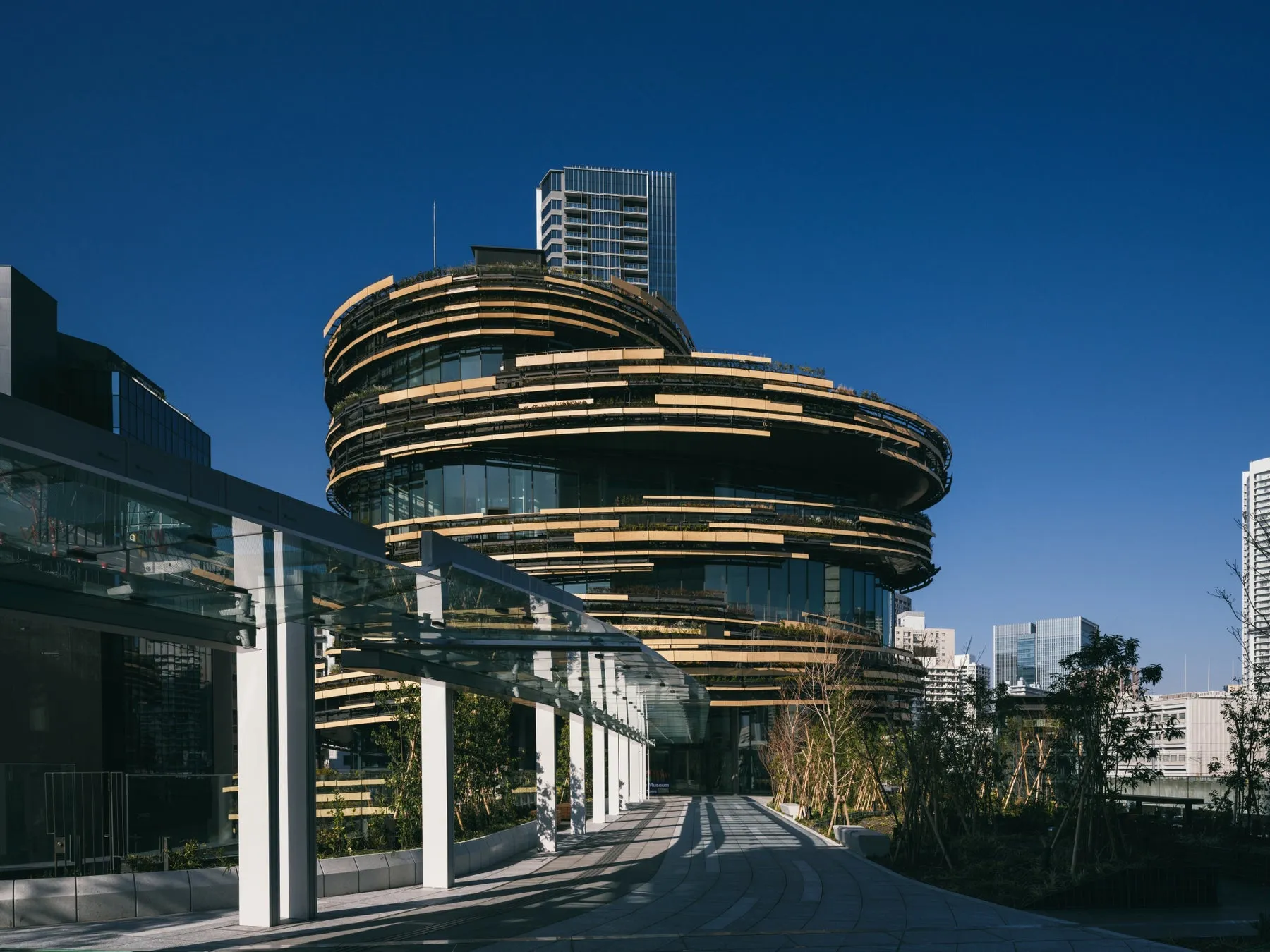 MoN Takanawaの近代的な外観