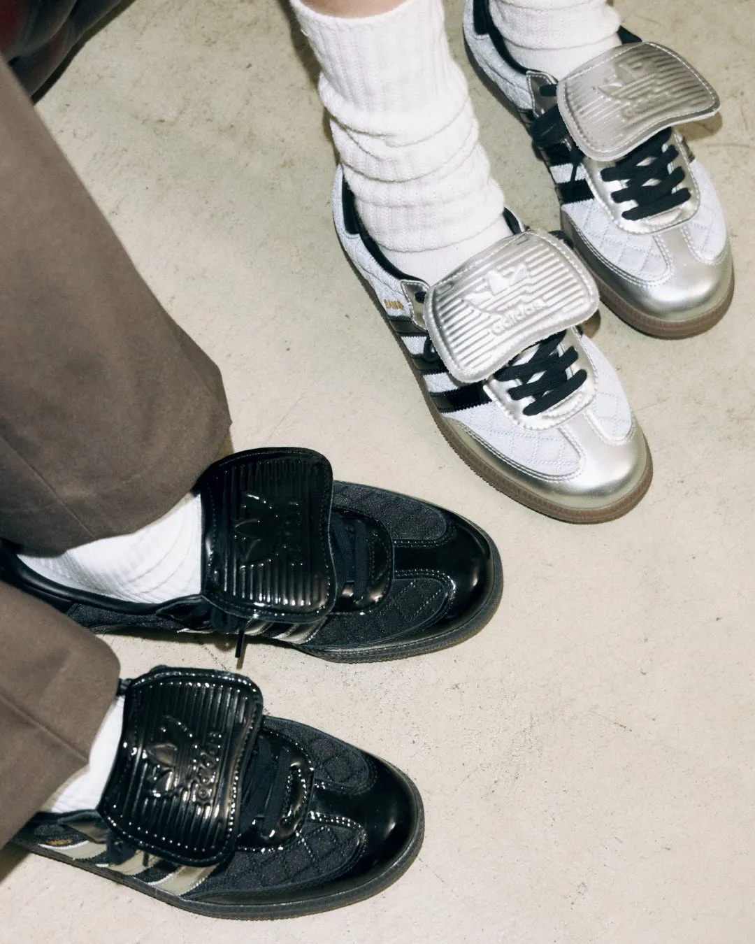 アディダスサンバの足元クローズアップ