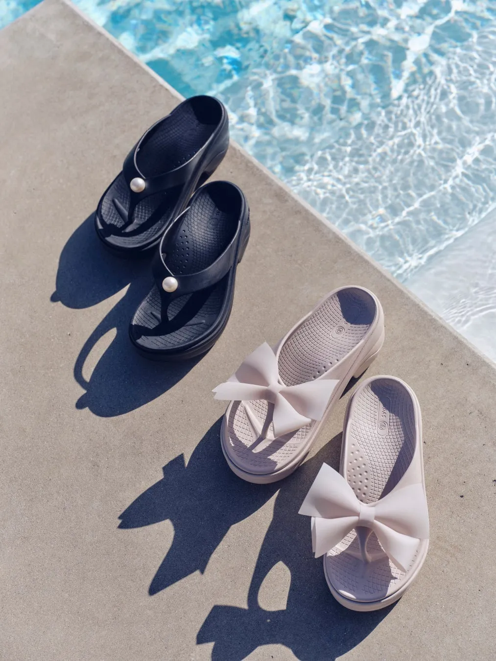 プールサイドのサンダル