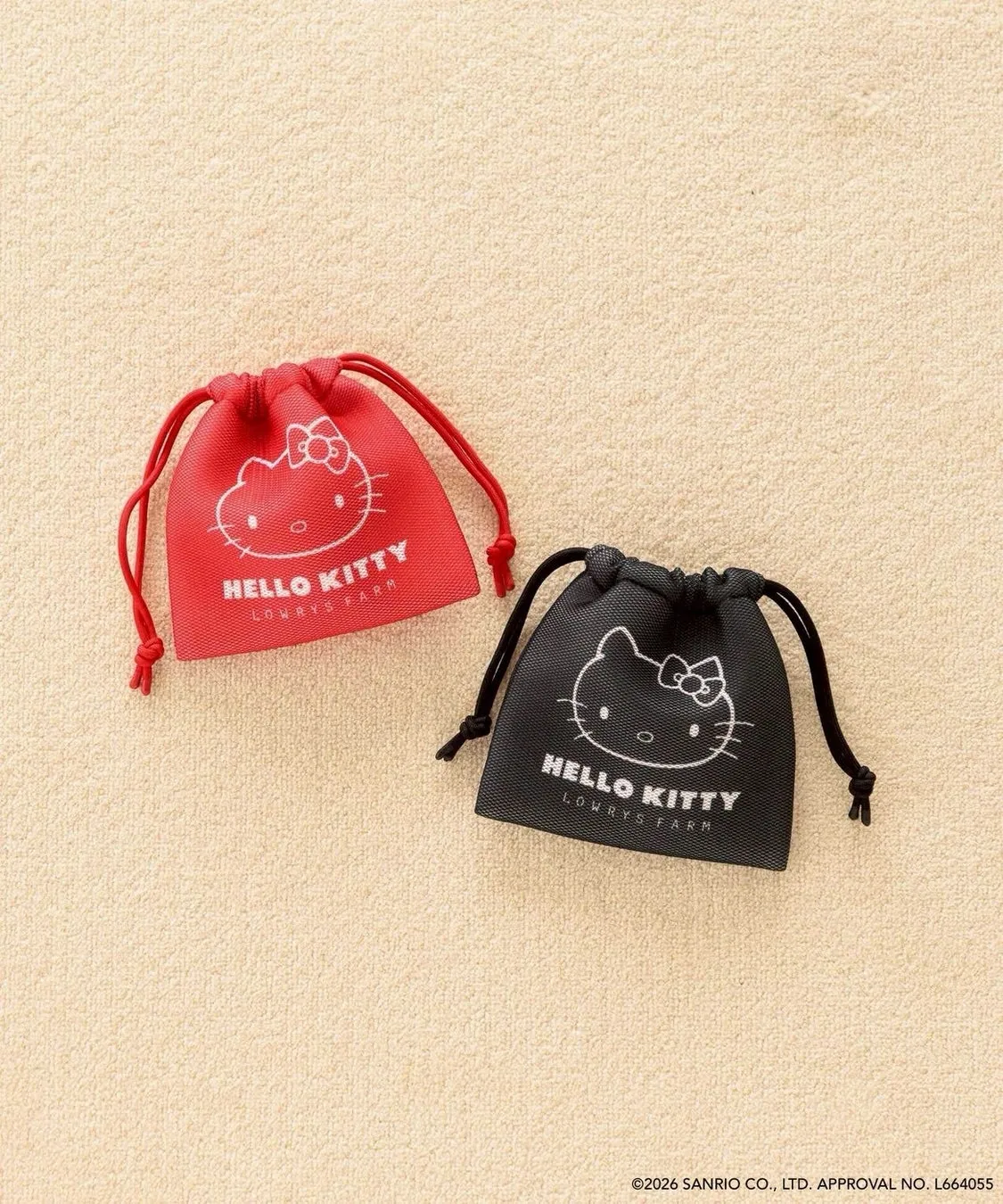 ハローキティの巾着が2つ並んだ写真