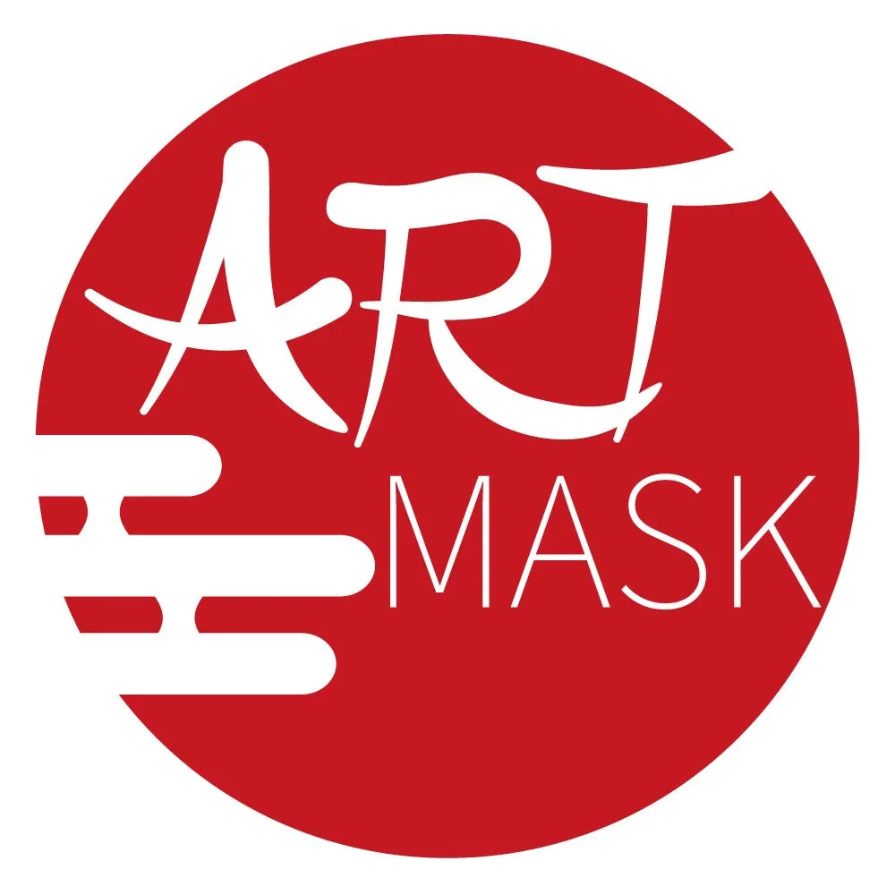 赤い円の中に「ART MASK」と書かれたロゴマーク。白い文字で「ART」と書かれ、その下に「MASK」と書かれています。