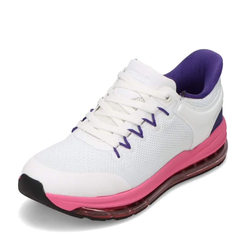 白いスニーカー。紫の紐とピンクのソールが特徴的です。