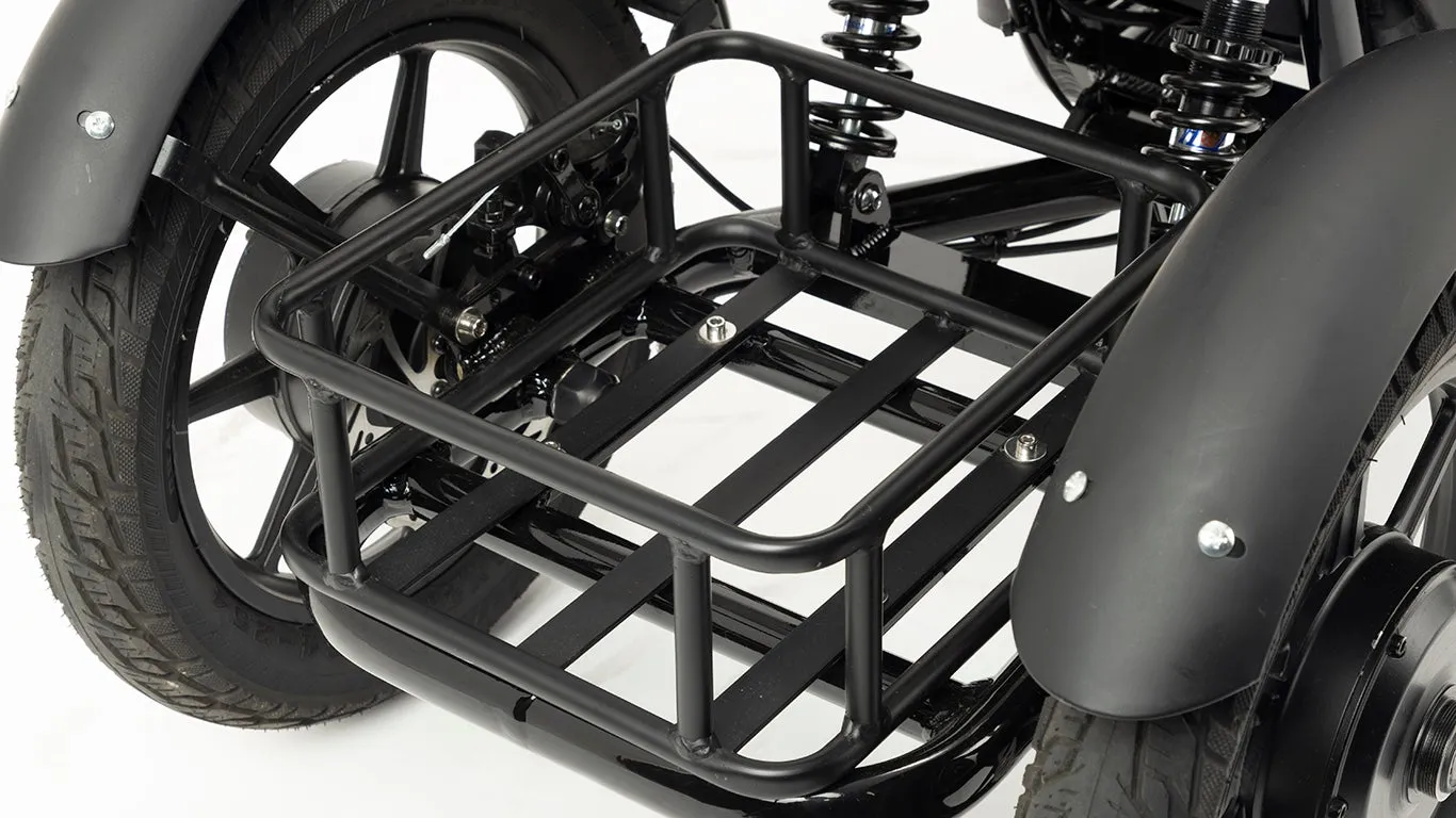 三輪自転車の後部座席とタイヤ