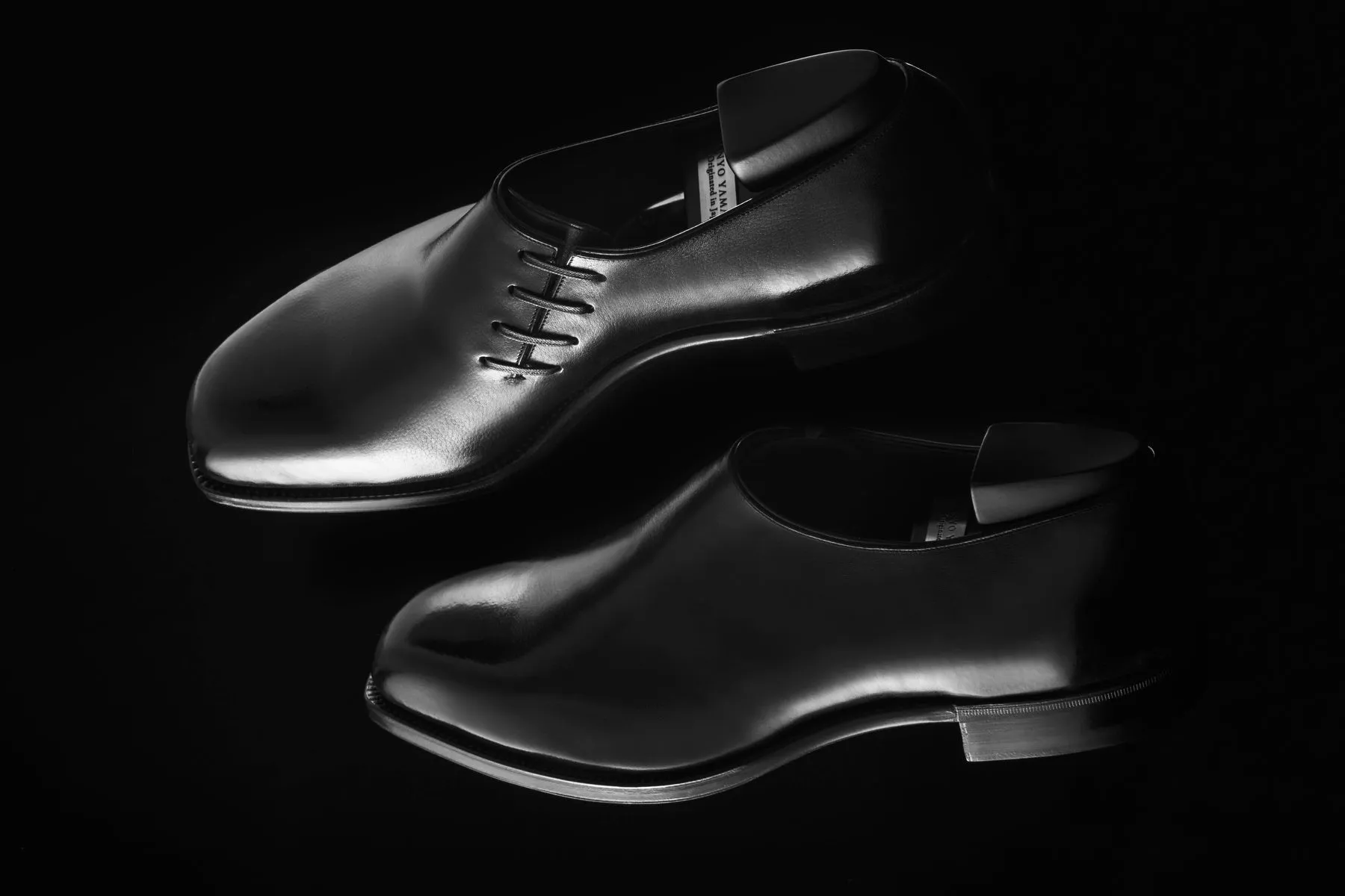 黒い革靴のペア