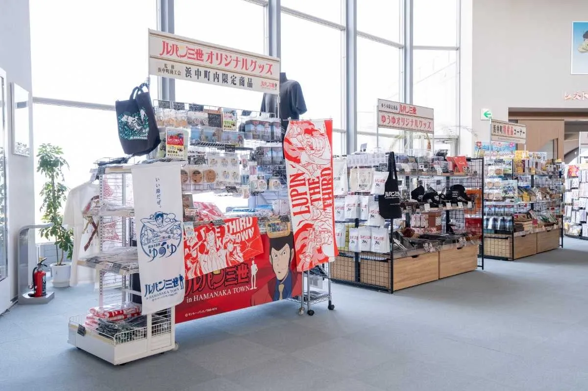 ルパン三世のグッズが並んだお店の様子