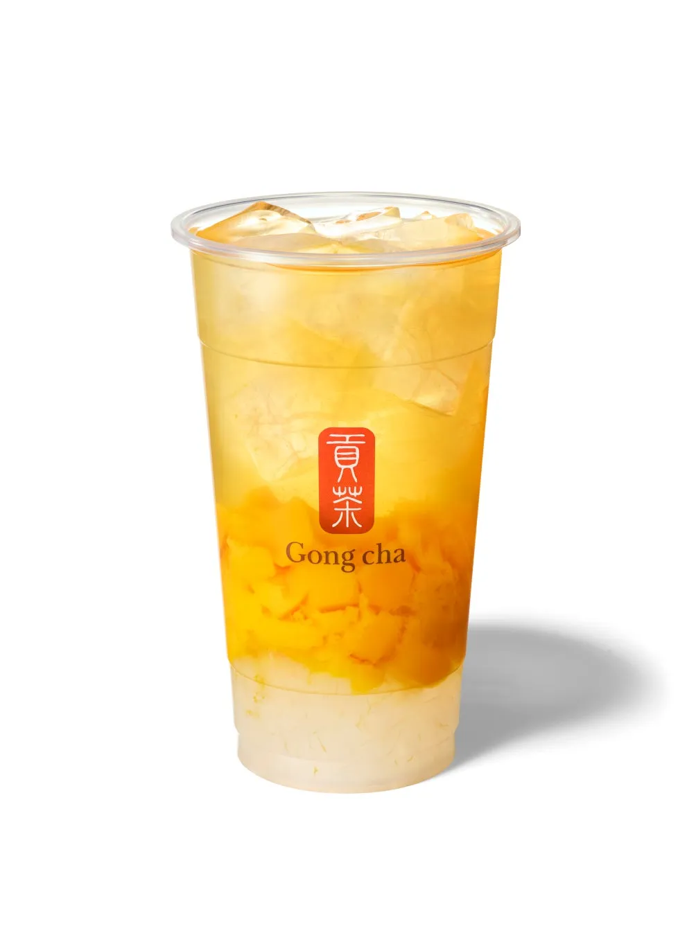 ゴンチャのマンゴー系のドリンクの画像。透明なプラスチックカップに入っており、氷が入っている。