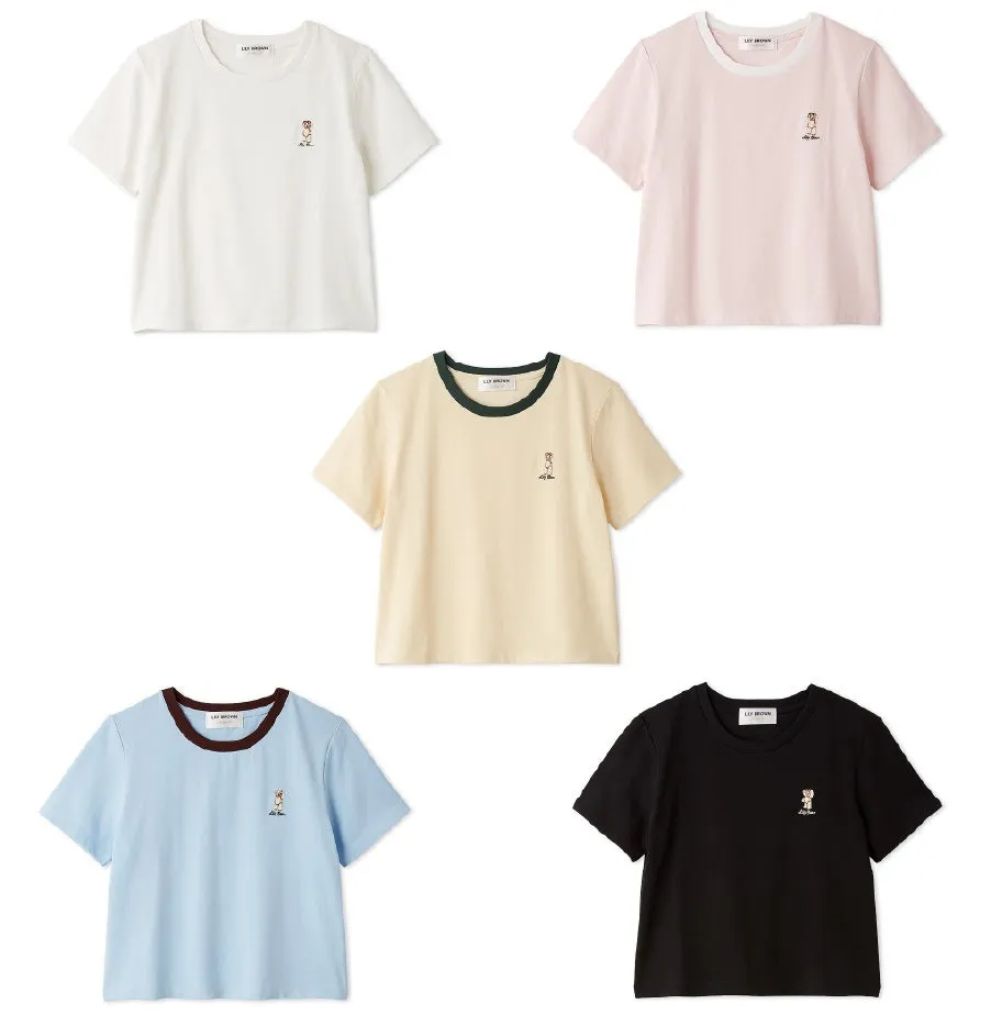 様々な色の半袖Tシャツの画像。各Tシャツには、胸元に小さく刺繍された模様があり、ブランドロゴがプリントされています。