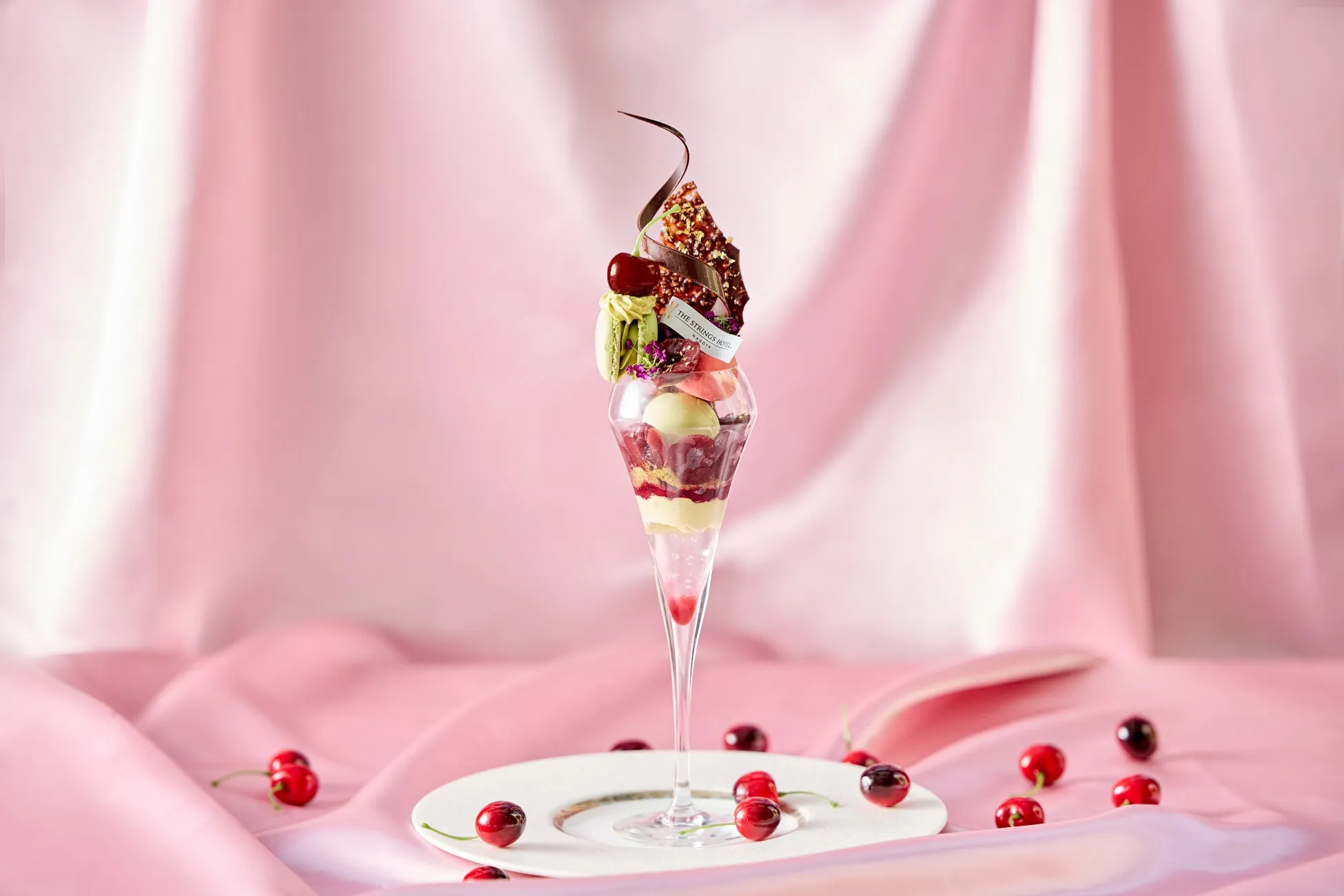 大人のご褒美パフェ～ダークチェリー&ピスタチオ～