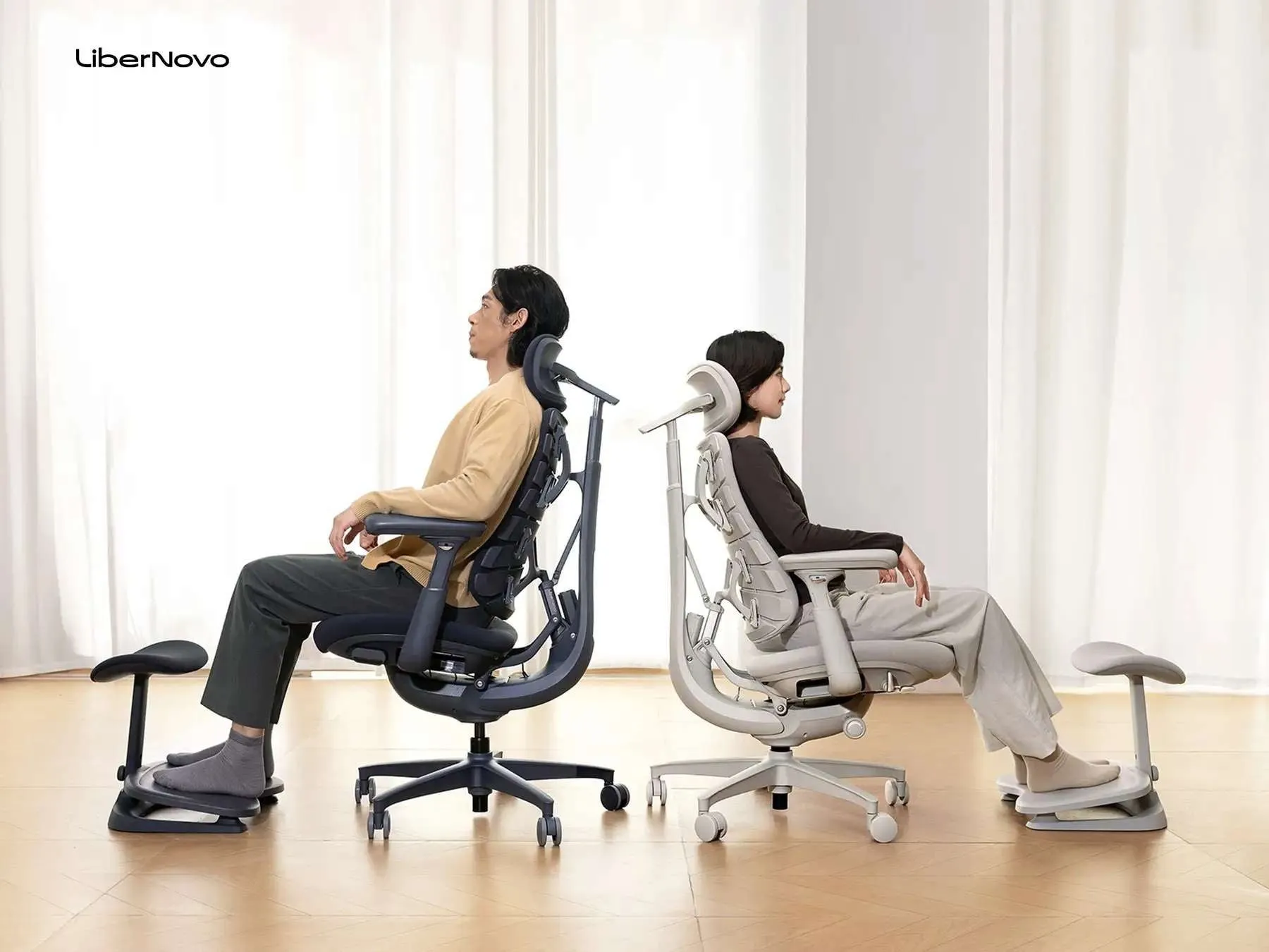 LiberNovo Omniに座る人々