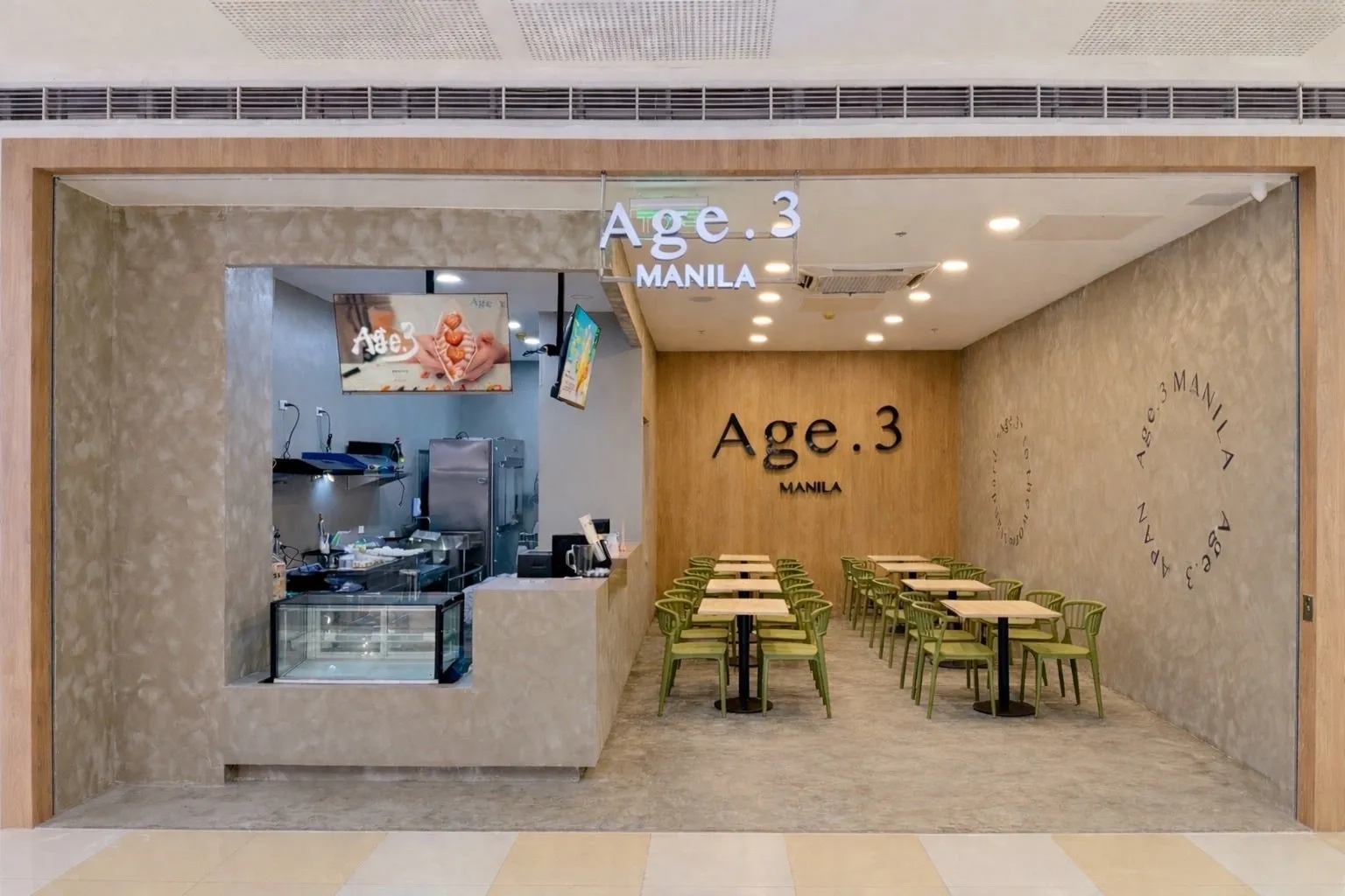 Age.3 Manilaの店舗の正面玄関の様子