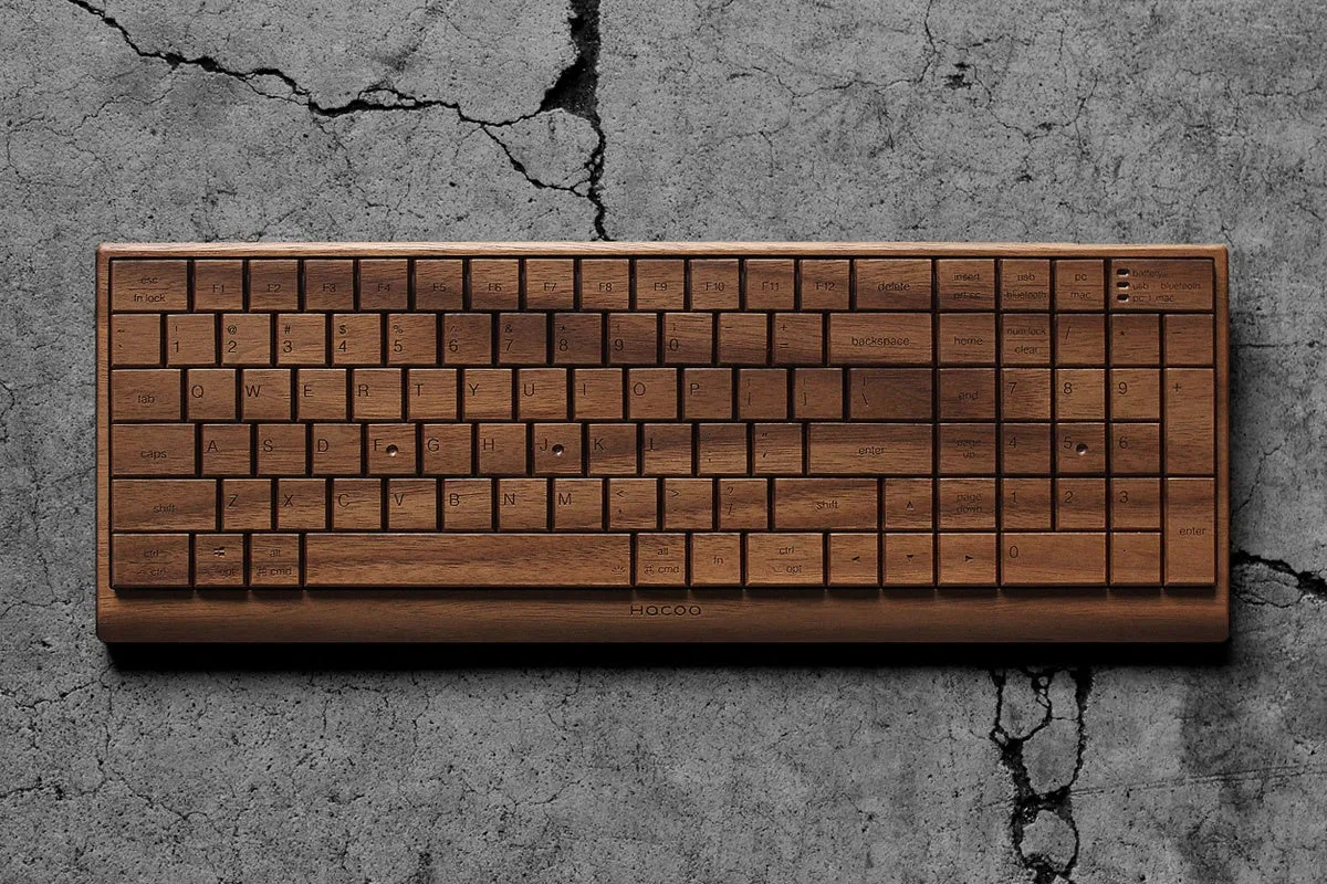 木製のキーボードの画像です。