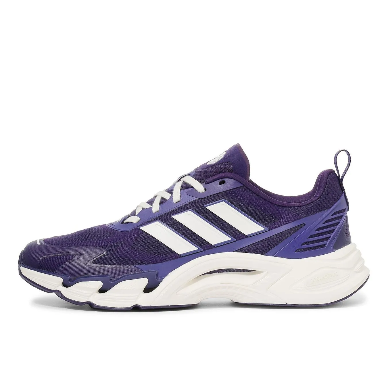 紫色のadidasスニーカーの写真です。