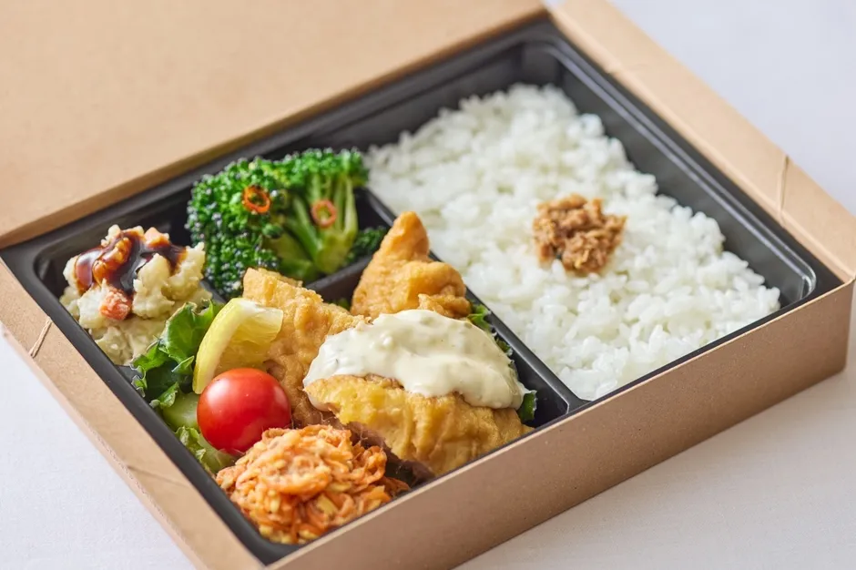 お弁当 茶色 白米 揚げ物 野菜