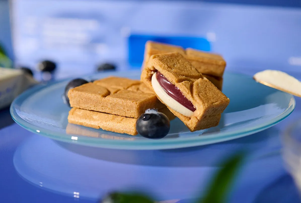 ブルーベリーとクリームを挟んだクッキー