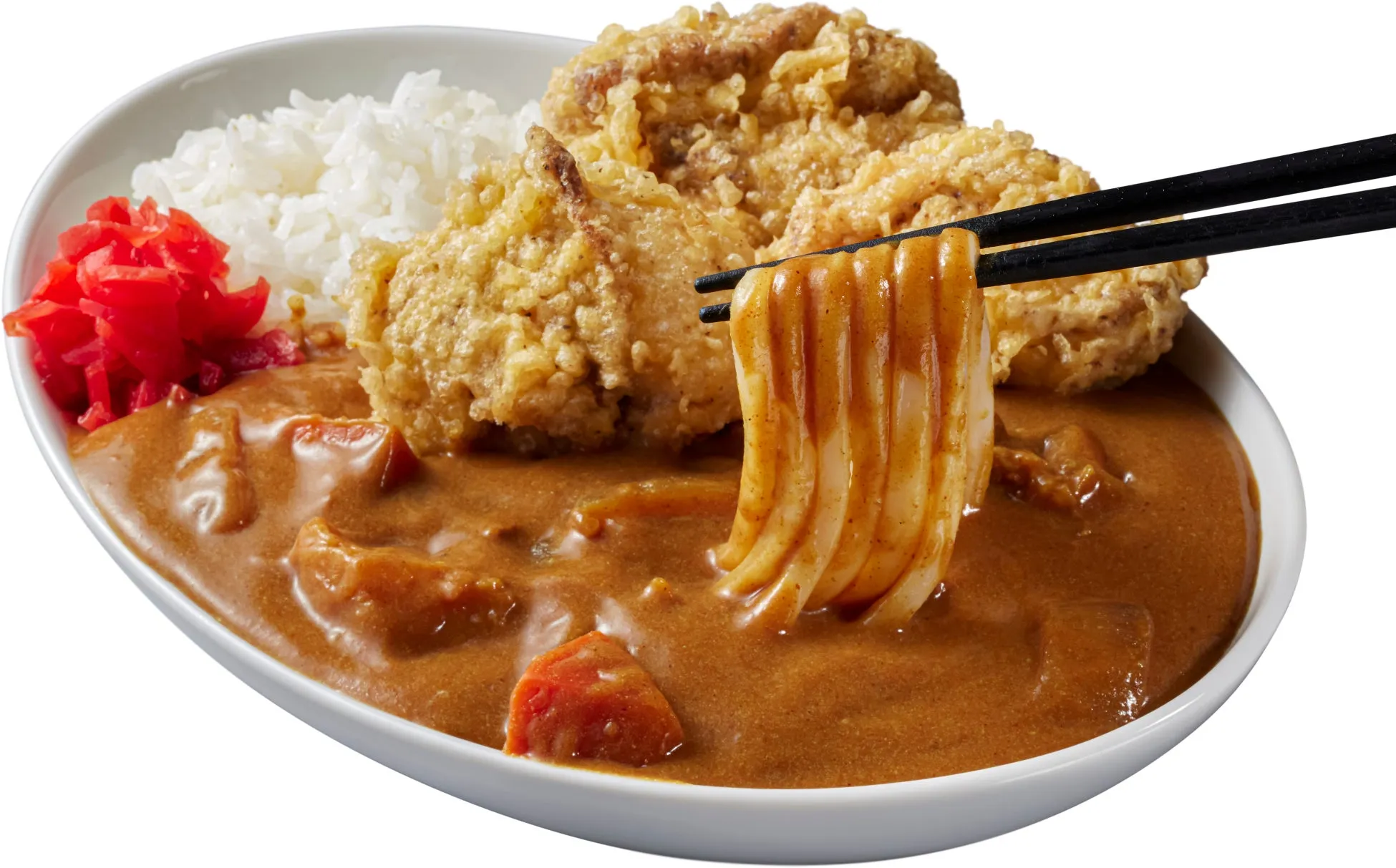 揚げ物とカレーとご飯の入った料理の写真です。箸で麺を掴んでいます。