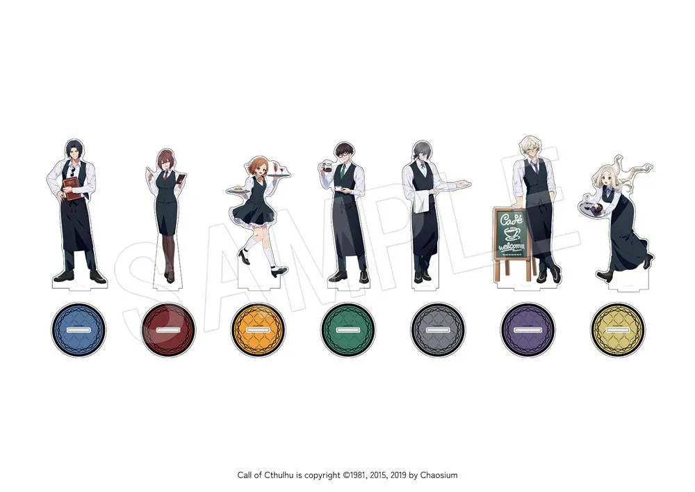 クトゥルフ神話TRPGのキャラクターがカフェの店員姿になったアクリルスタンドのセット。各キャラクターは異なるポーズで、それぞれがトレイ、本、またはコーヒーカップを持っている。スタンドの下部には、キャラクターの色に合わせた円形のベースがある。