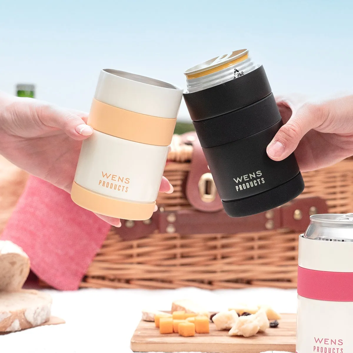ピクニックのシーンで使われる缶クーラー