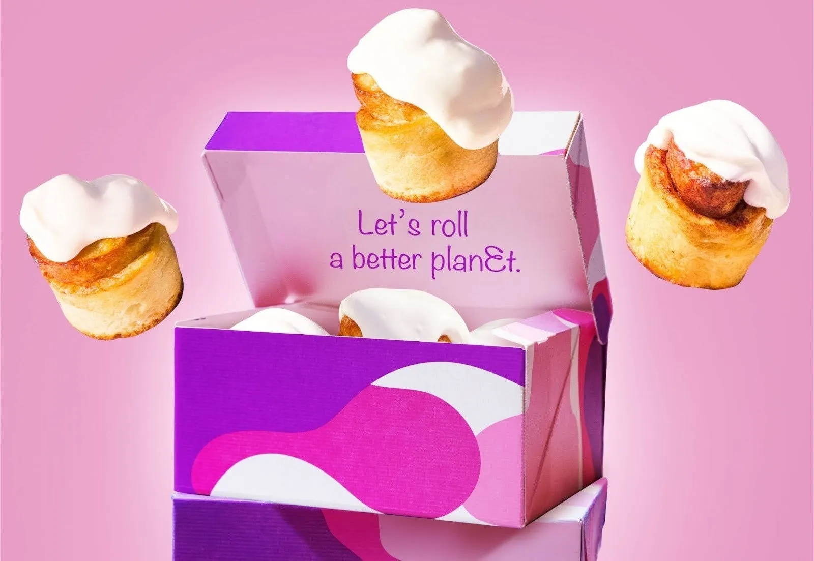 箱に「Let's roll a better planet.」と書かれたシナモンロール