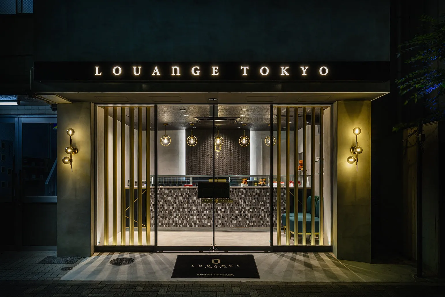 LOUANGE TOKYO 店舗夜景