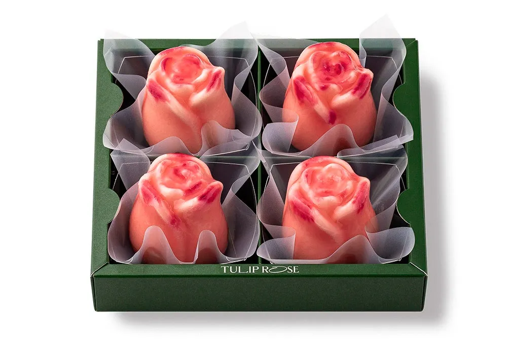 ピンク色のバラの形をしたチョコレートが4つ入った箱の画像です。箱は緑色で、チョコレートは個別に透明なシートで包まれています。