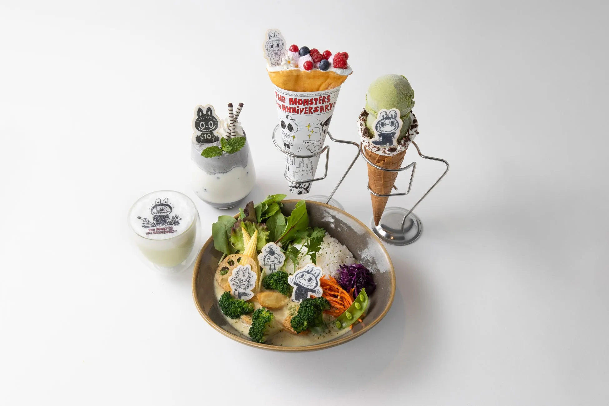 キャラクターをモチーフにした料理の集合写真